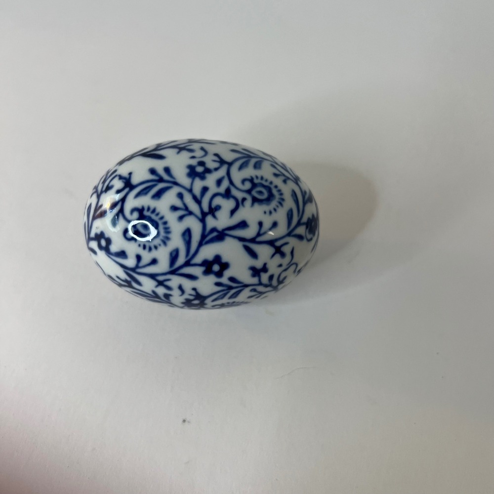 Ceramic Chinoiserie Blue White Floral Egg 1.5 x 2.25"